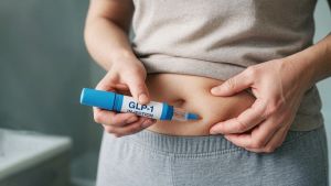 Abnehmspritze und Darmgesundheit: Wie das Sättigungshormon GLP-1 unser Verdauungssystem beeinflusst